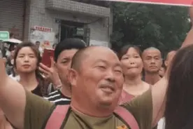 孩子的录取通知书一到手，家长们就“原形毕露”，这也太心急了吧图片