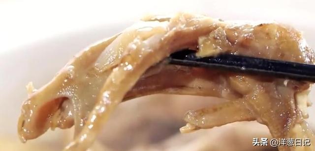 一道有特色的粤菜，鹅掌炆冬菇
