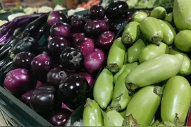 买茄子时，挑弯的还是直的？牢记2点，轻松辨别“激素茄子”图片