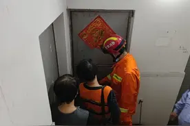 救援 | 男婴被反锁铁门房内，佛山消防快速安全破门解救图片
