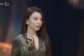 田馥甄获金曲奖歌后，任家萱陈嘉桦开心祝贺，神情友情惹人羡图片