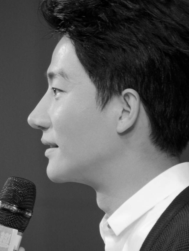 黄轩的完美侧颜,这高鼻梁也是没谁了