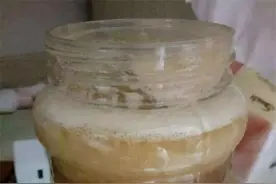 为什么蜂蜜放久了会黑？蜂蜜变成黑色还能吃吗？图片