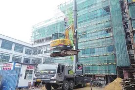 挖掘机运上楼，南海5000㎡大型违建被拆除→图片