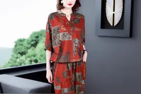 不是吹，今年流行的真丝“香云纱”加阔腿裤，复古优雅更舒适！图片