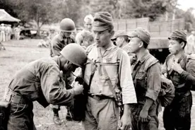 中国8岁小男孩被敌人俘虏，在他国生活40年后，踏上回国寻亲路图片