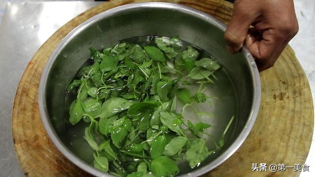 煎鸡蛋怎么煎更完整，大厨最详细的教程讲解，3分钟能学会