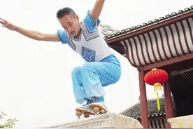 揭秘江湖中的“三大伪轻功”，气球悬人，蛋桥过人，纸上悬人图片