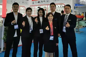 “气场2米8”湘妹子在青创业 誓做中国最棒的汽配进出口商图片
