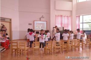 屈老师小班音乐教案《杯子响叮当》图