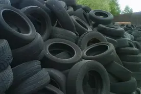 美国人修公路时，为什么要埋轮胎进去？这样不会污染环境吗？图片