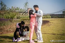 大叔网购1米6塑料女娃，把她们当孩子养，网友：我能理解他图片