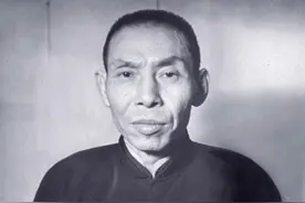 杜月笙落难香港去借钱，他甩出一空白支票：要多少，杜先生随意填图片