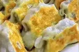 煎饺子时学会这几个技巧，饺子金黄酥脆还好吃，非常简单图片