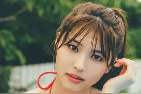 杂志模特古田爱理，公开了红色比基尼写真《夏恋写真》图片