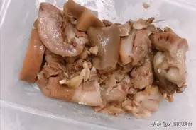 扬州排名第一的猪头肉，46元1斤价格不便宜，当地人经常驱车来吃图片