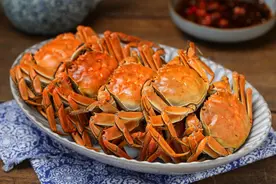 金秋九月蟹儿肥，清蒸做法牢记三个技巧，不流黄不掉腿肉质鲜美图片