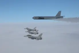 凌晨时分，美军“核战重器”抵近浙江外海，最近时距领海线20海里图片