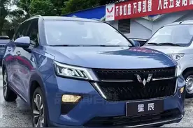 五菱再发力，首款银标SUV星辰现身，寒山暮紫涂装颇为大气且时尚图片