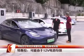 特斯拉死机，机械开关打不开，被困2小时险窒息，无奈破窗图片