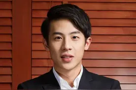 潮汕高颜值富二代，家里既没有宝马也没奔驰，座驾却甩思聪8条街图片