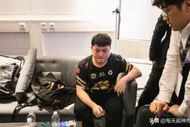 LPL迎来复出热潮，继小狗Uzi之后，OMG名宿良小伞正式寻找队伍图片