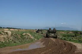 超燃画面！近距离感受一下“战争之神”的火力值图片