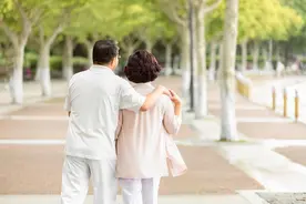 走路的快慢是否会影响健康？若出现走路缓慢等问题，或可做这2点图片
