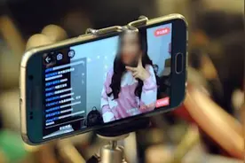 河北一城管局出纳侵吞1300多万公款，打赏女主播挥霍无度被判刑视频封面