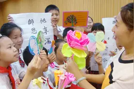 班主任结婚，家长提议凑钱买车做“贺礼”，网友：咋不上天呢图片