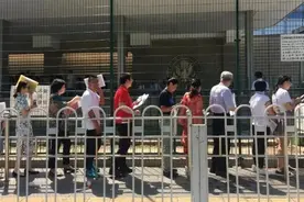 直击：美国留学签证排队现场，大部分都通过了面签图片