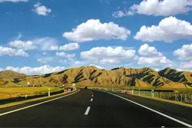 世界上最长的沙漠高速公路图片
