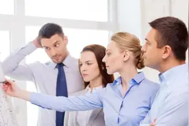 在单位上，当你被孤立了，要学会以下三种回应方式图片