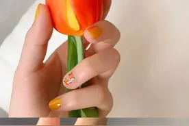 适合春天的活力黄色系美甲图片