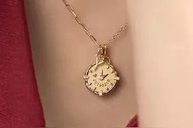 最近很火的字母项链图片