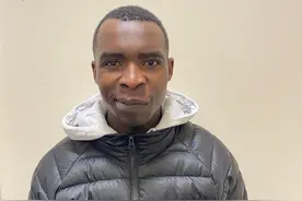 2男子躲进飞机起落架，11小时从非洲飞到欧洲：1人降落前被甩飞图片