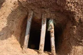 山西盗墓团队盗出一“千年鸡汤”，几秒钟后，鸡汤蒸发，恶臭扑鼻图片