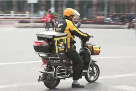 今天才明白，电动车明明限速、限续航，为啥街头外卖车还那么能跑图片