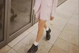 身高不足160cm的女生，建议少穿这4种“显矮鞋”，压个子还没气质图片