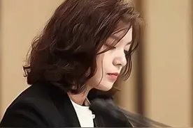 女翻译们留的四款发型告诉我们：“中长发才是职场大女人的标配”图片