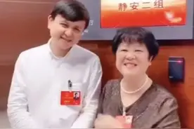 柏万青阿姨在抖音分享日常生活！还和张文宏医生一起出镜图片