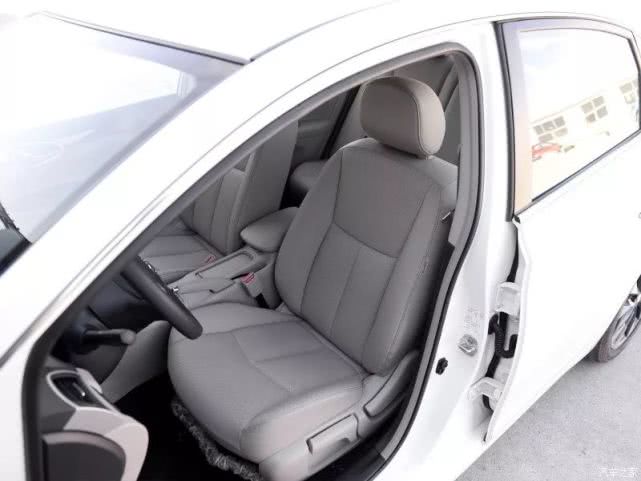 轩逸2016款 外观设计 _ 轩逸1.6L 自动挡 油耗 _轩逸手动低配多少钱