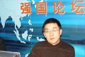 他曾是社科院专家与央视节目主持人，却贩卖国家机密，被严惩图片