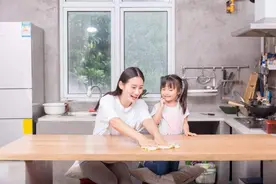 “你不给钱，我就不洗碗！”育儿好习惯，需警惕“扇贝效应”图片