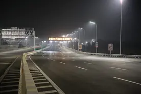 累计节电40万度！“智慧路灯”照亮大兴机场高速图片