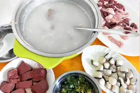 厨师长教大家广东最爱的“粥底火锅”教程，原汁原味，收藏吧视频封面