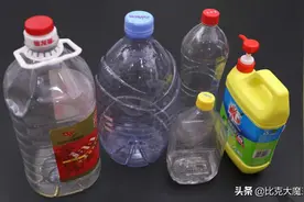 家里的塑料瓶不要扔，斜着切1刀放桌上，家里人都用得到，太棒了图片