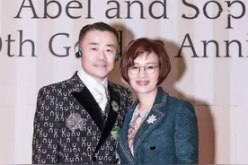 富婆胡洁：前夫贪污巨款入狱，再婚嫁给周立波，不给周立波生孩子图片