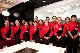 海底捞“变态”服务升级，忍了小熊和陪打游戏，却不能忍这波操作图片