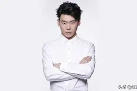 隔壁老樊沧桑的歌声让人猜不出他的年龄，曾为一个女孩借过很多钱图片